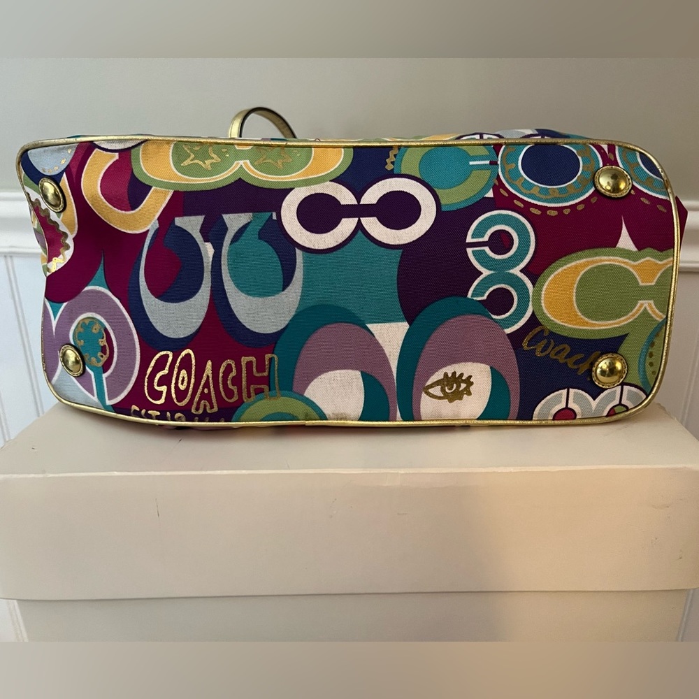 Like NWOT Authentic Coach Multi-Color, 3 large pocket purse! In dustcover! 🛍️🤑 - Picture 2 of 11